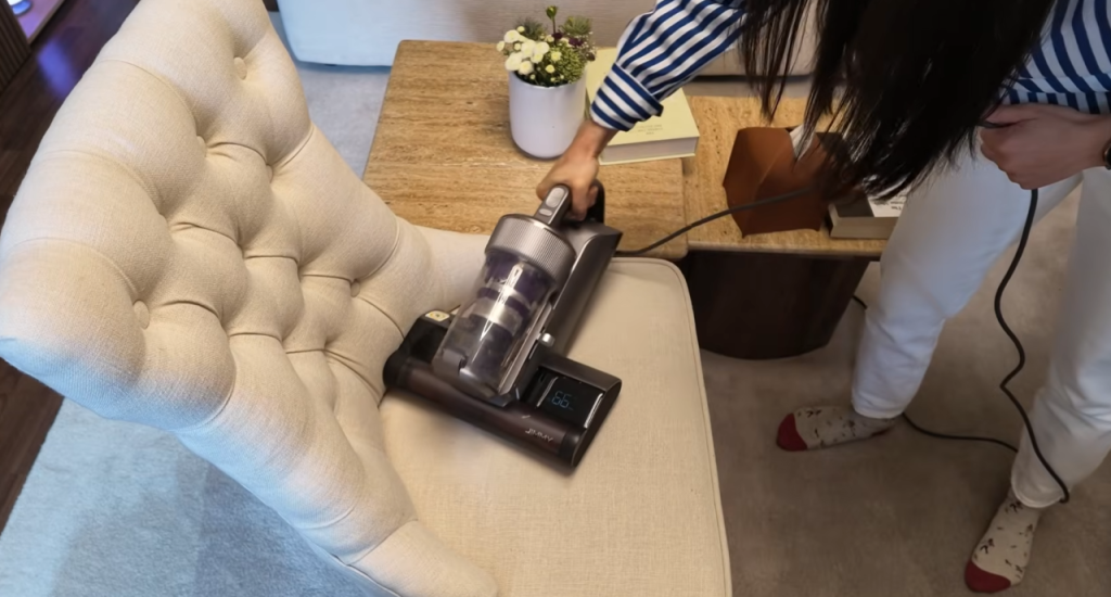 JIMMY BX7 Pro Max beim Reinigen einer Matratze